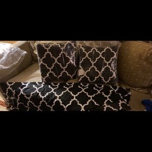 NWT Damask Throw Pillows w/ matching valance